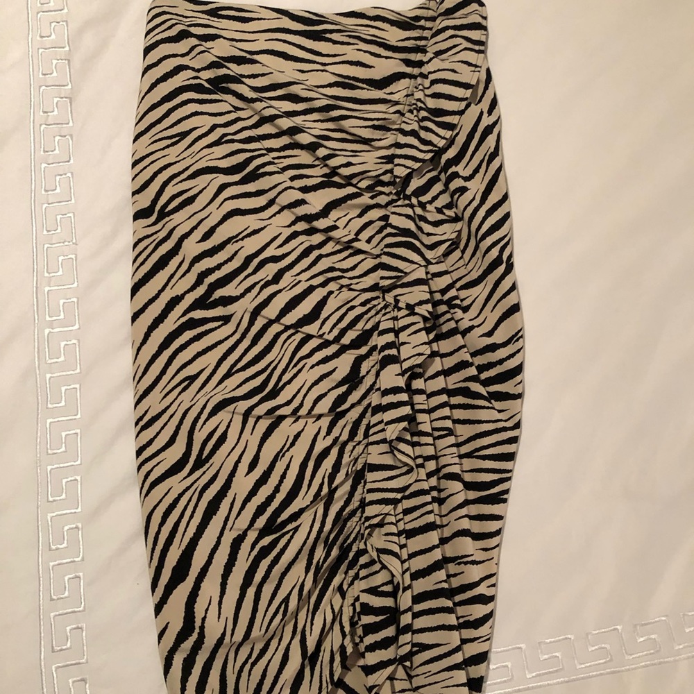 A.L.C zebra print silk skirt. Never worn - Perfect condition! Size 0